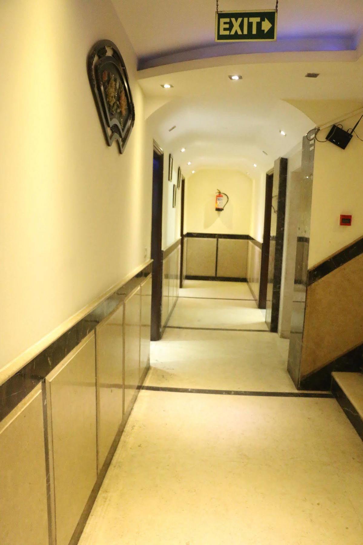 Hotel High 5 Land Делхи Екстериор снимка